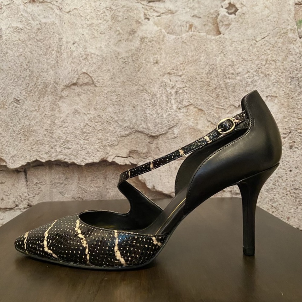 Enzo Angiolini Black Cream Crossover Heels